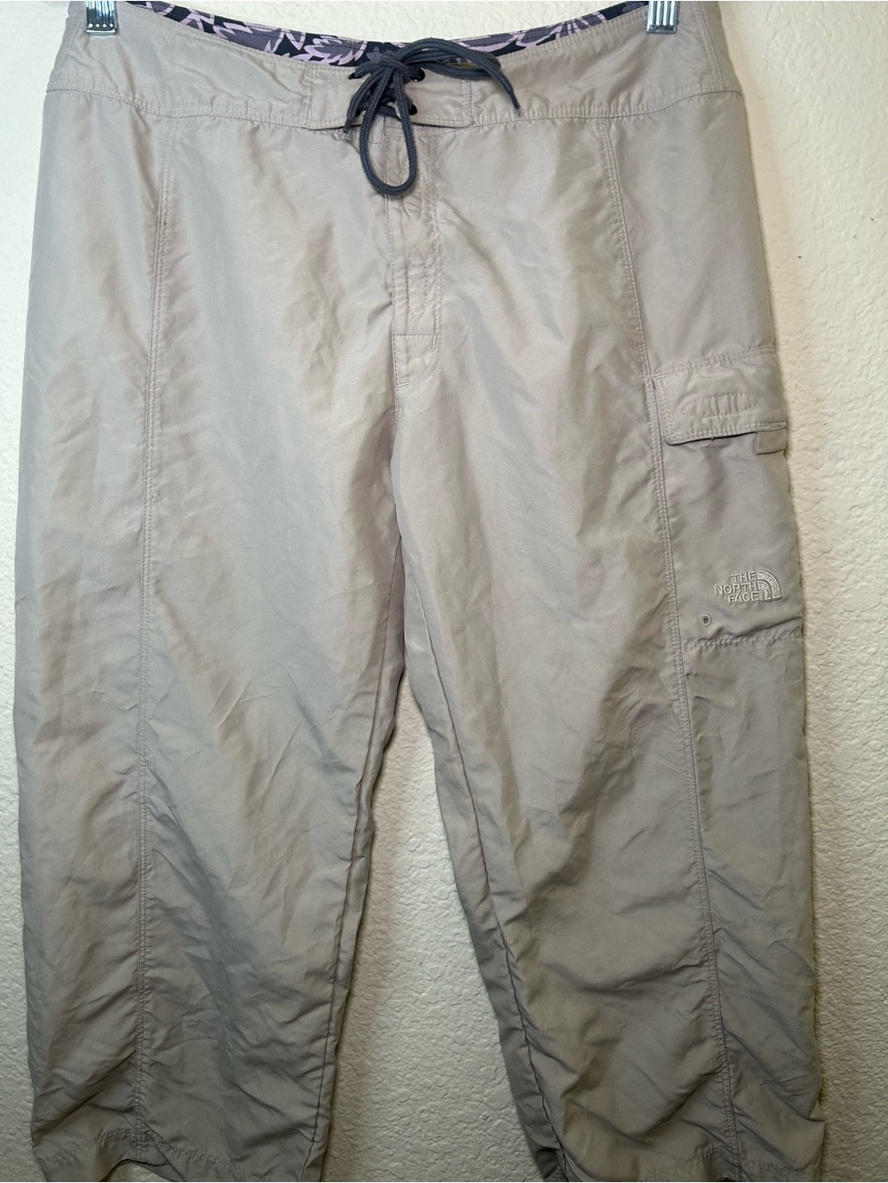 North Face Womens Khaki Cargo Capris with Drawstring Waist 8 Hiking Outdoor Camp - Picture 3 of 9
